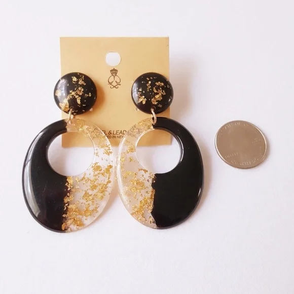 🚨Bundle Deal🚨 Earrings & Bracelet Set - Picture 4 of 8